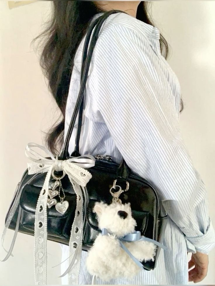 Accesorios para Bolsos Universitarios: Pequeños Detalles, Gran Estilo